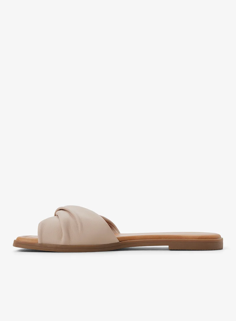 كول ات سبرنج Melonie Slip On Flat Sandals